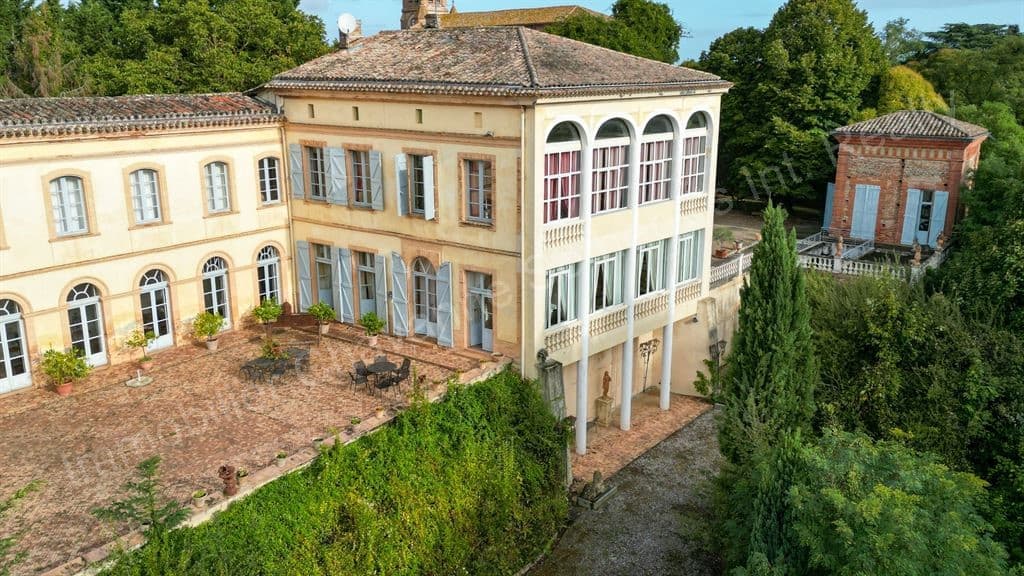 Elegant Château Near Toulouse With Summer House And Swimming Pool 4