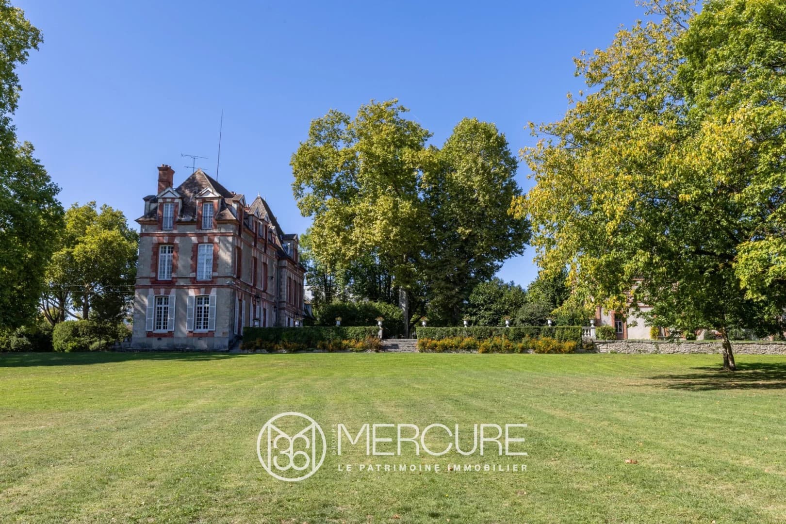 Historic Castle Estate With Development Potential Near Paris 4