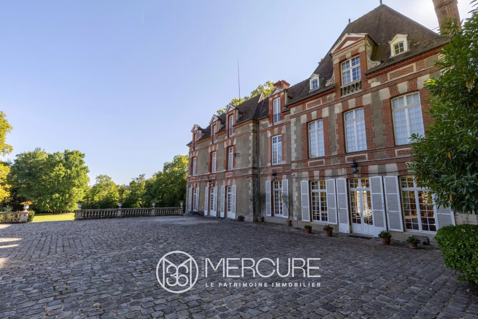 Historic Castle Estate With Development Potential Near Paris 2