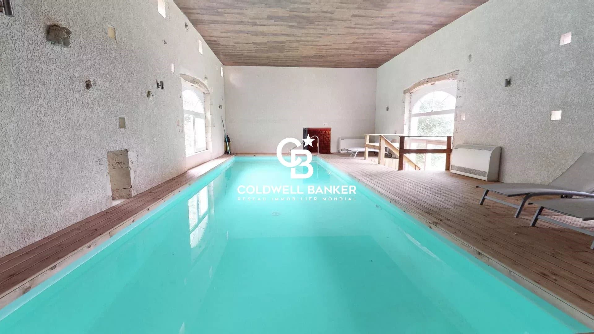 Charming Castle with Indoor Pool and Spa in Quercy Blanc 2