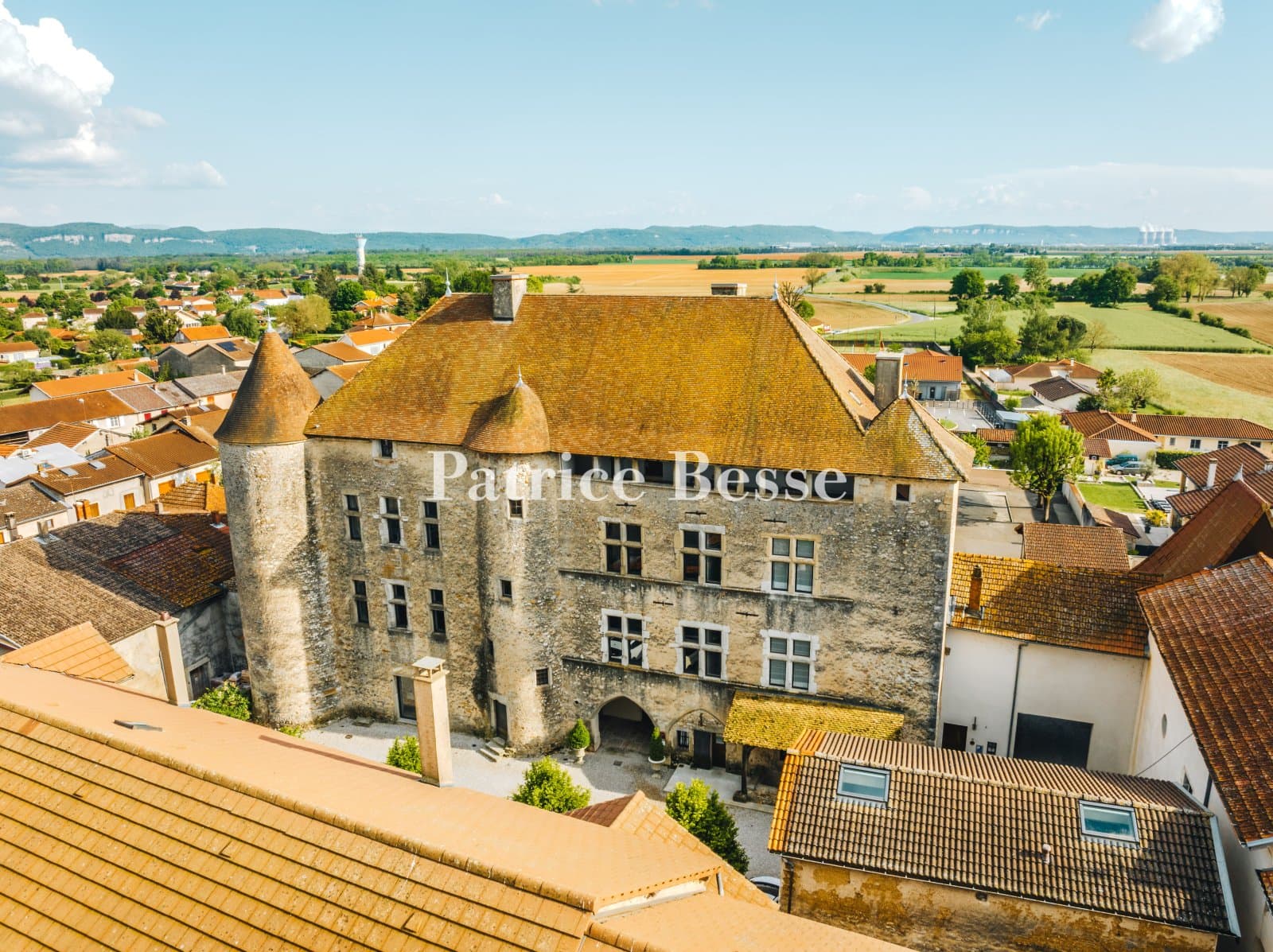 Renaissance Château Hotel with Enclosed Parkland in Lyon Countryside