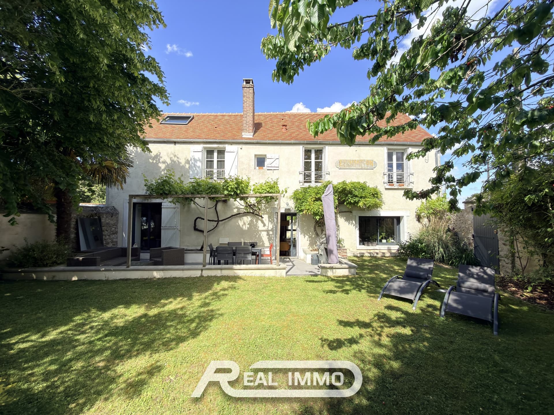 Charming Renovated House With Garden And Office Space