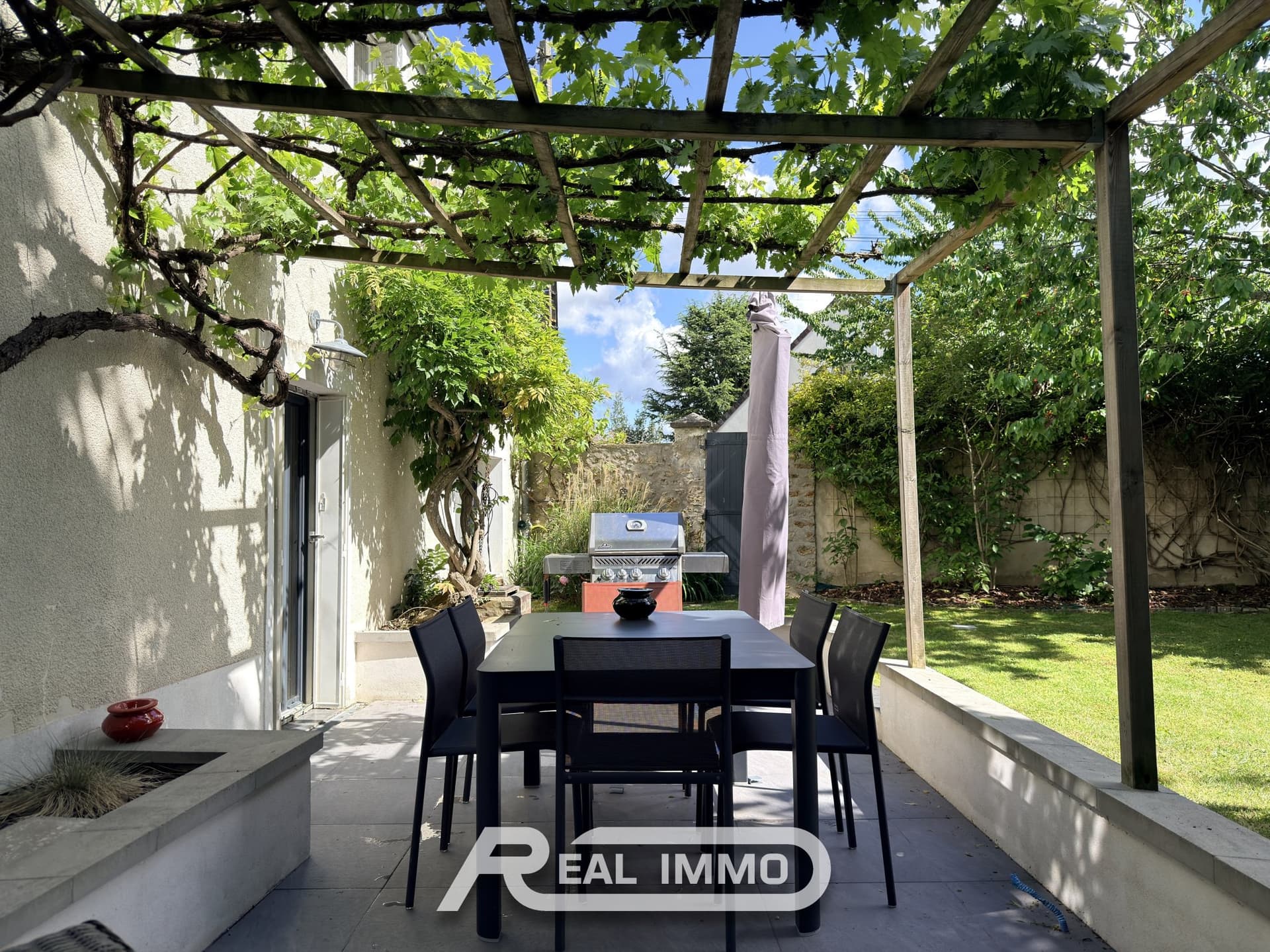 Charming Renovated House With Garden And Office Space 3