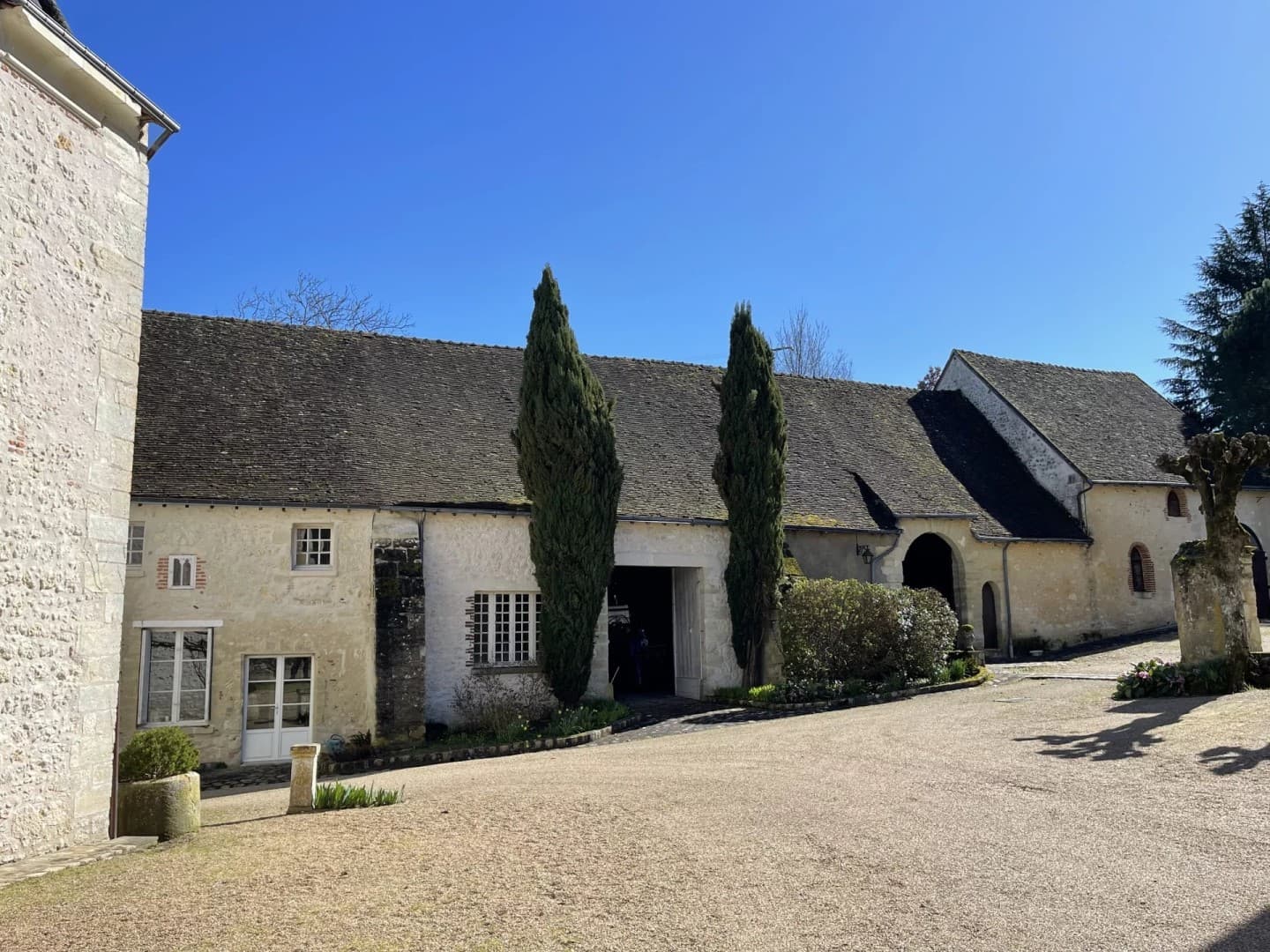 Elegant 15th Century Château With Equestrian Facilities 4
