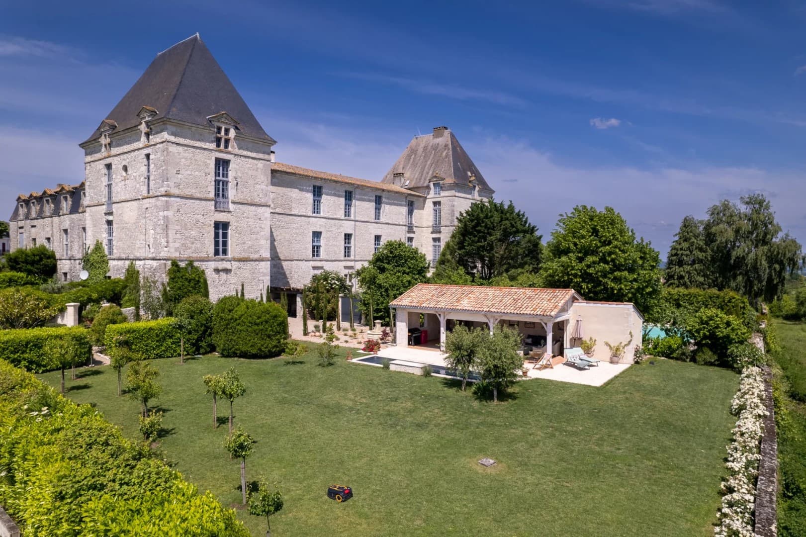 Historic Castle With Stunning Views And Luxurious Amenities — in Dordogne, France