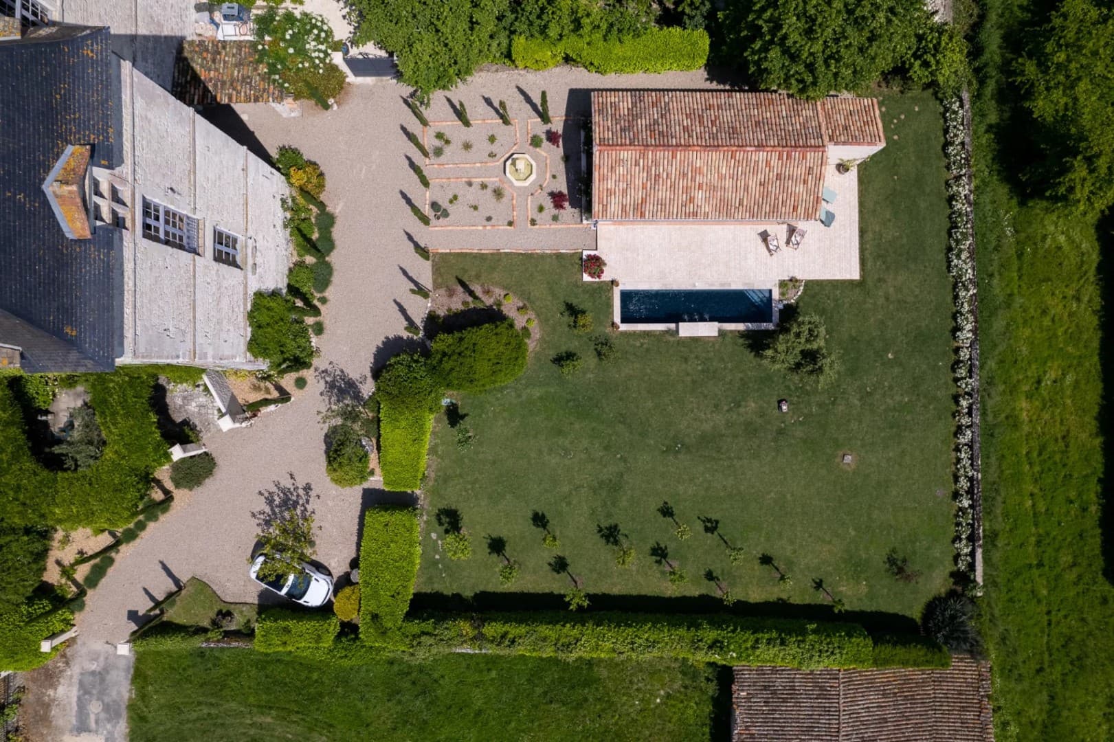 Historic Castle With Stunning Views And Luxurious Amenities 3