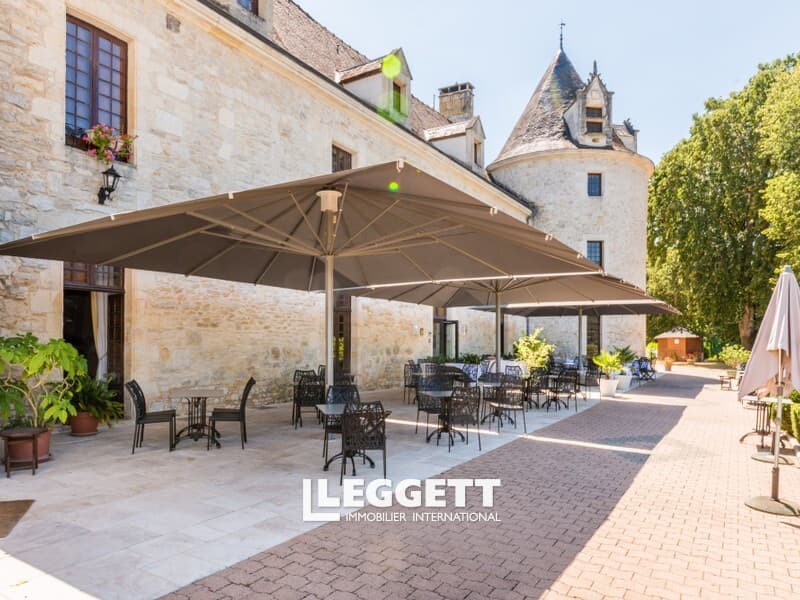 Château de la Fleunie 3200.0 Sqm 32 Bedrooms 3