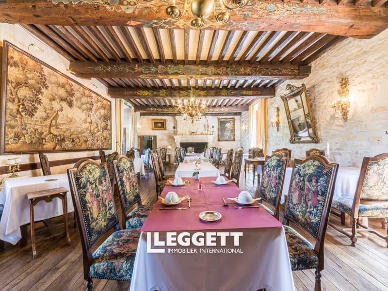 Château de la Fleunie 3200.0 Sqm 32 Bedrooms 5