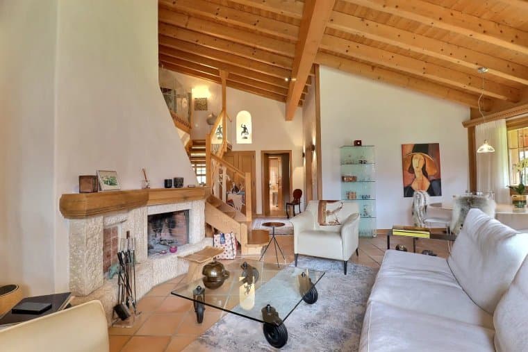Beautifully Renovated 3-Bedroom Duplex With Terrace in Château-d’Oex 3