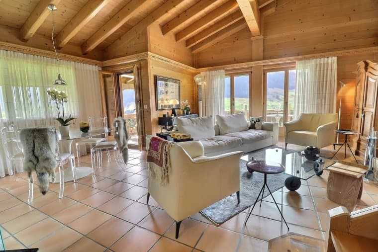 Beautifully Renovated 3-Bedroom Duplex With Terrace in Château-d’Oex 4