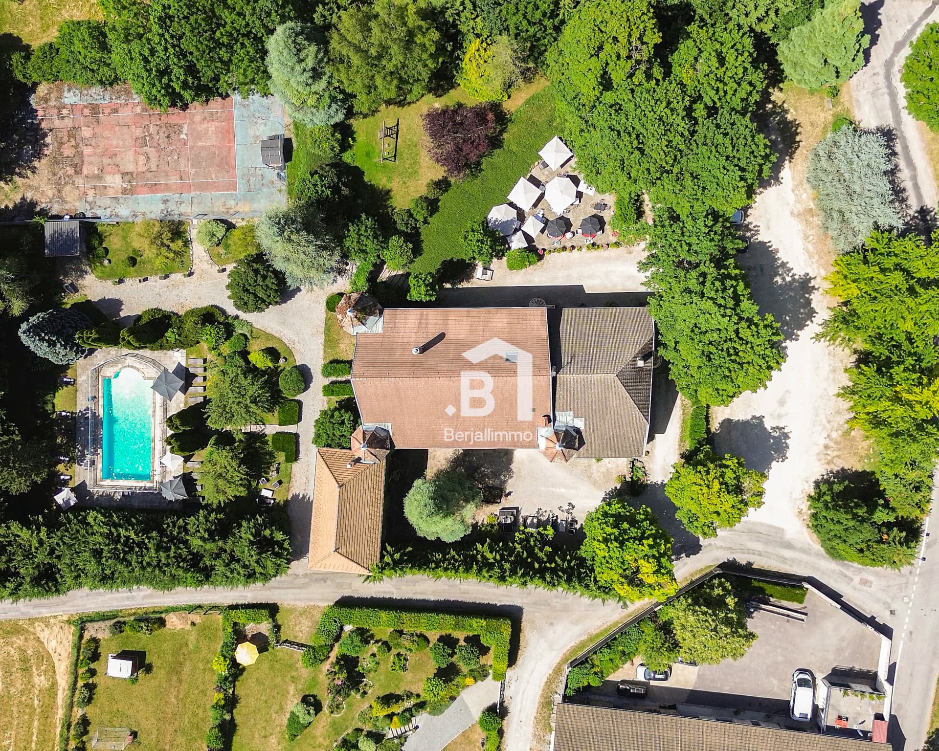 Historic Castle With 23 Bedrooms And Swimming Pool 3