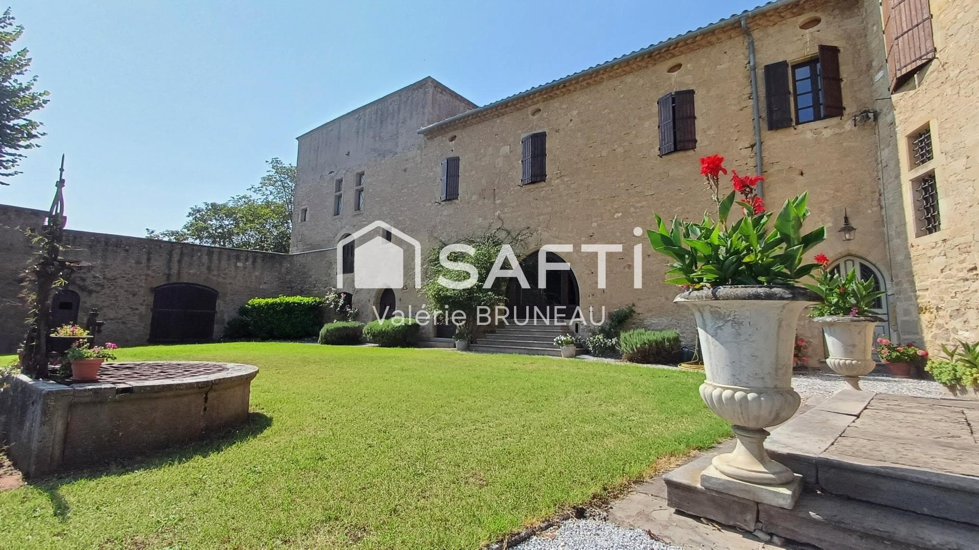 Historic Château With 6 Bedrooms, Swimming Pool, And Development Potential 4