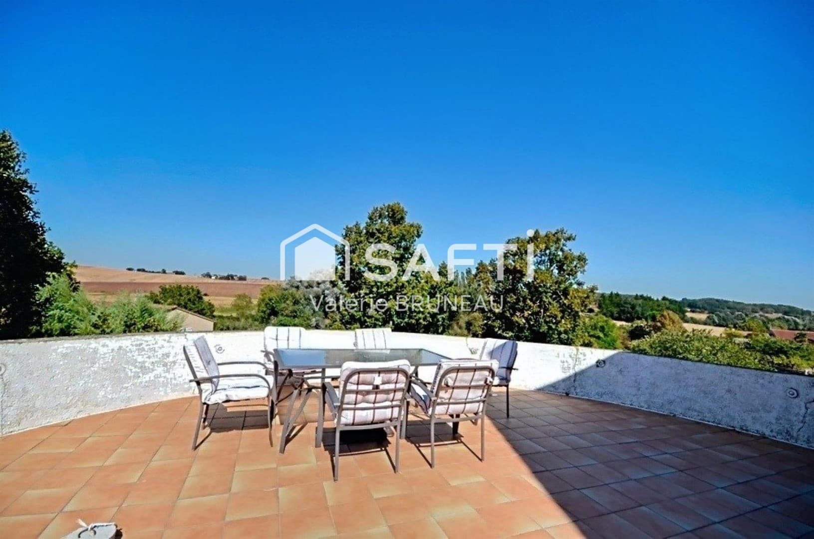 Historic Château With 6 Bedrooms, Swimming Pool, And Development Potential 3