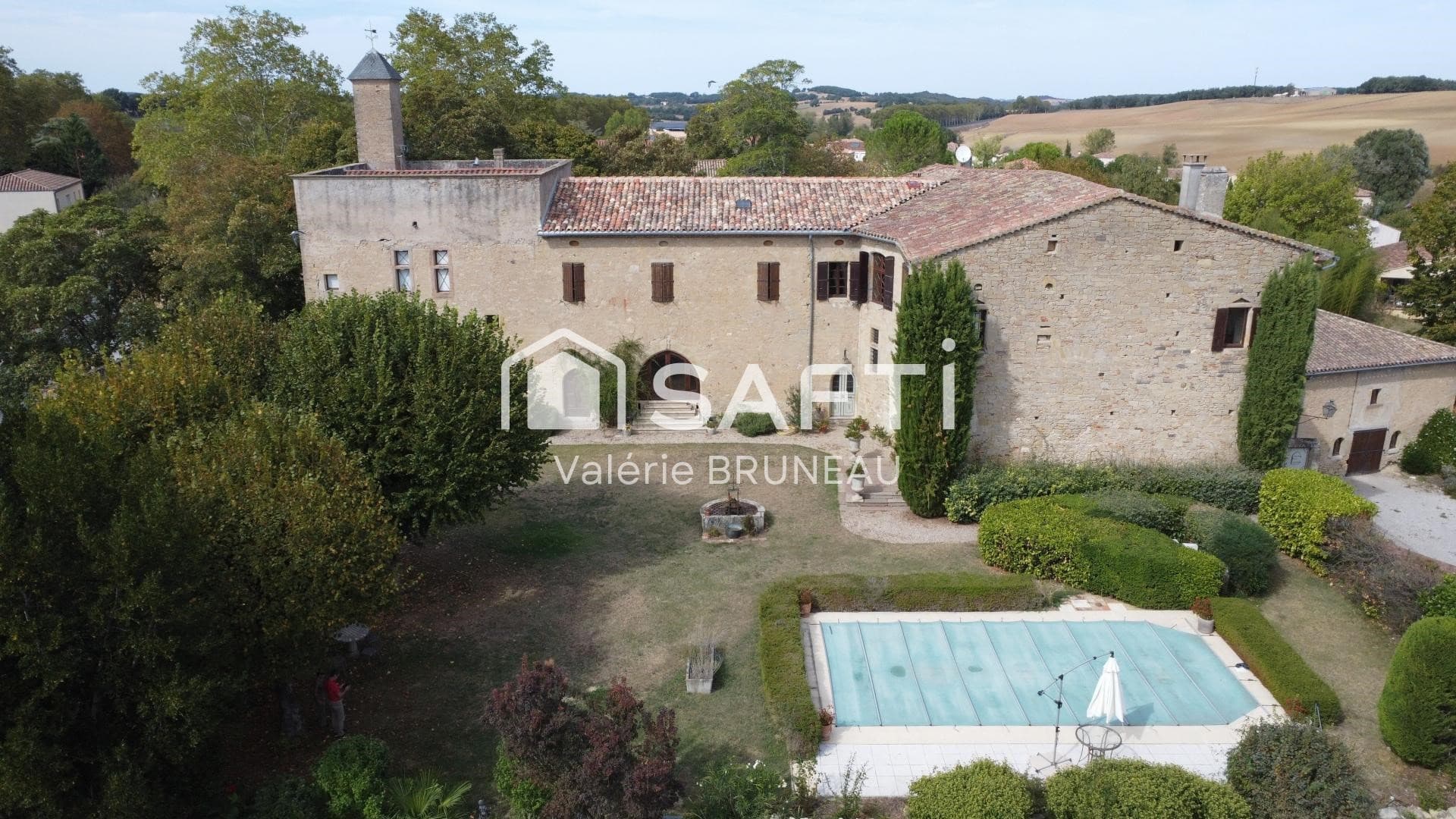 Historic Château With 6 Bedrooms, Swimming Pool, And Development Potential 2