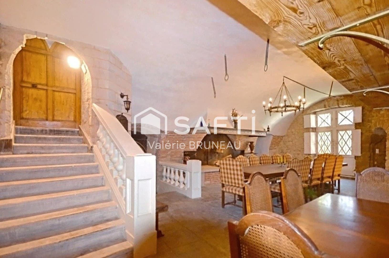 Historic Château With 6 Bedrooms, Swimming Pool, And Development Potential 5