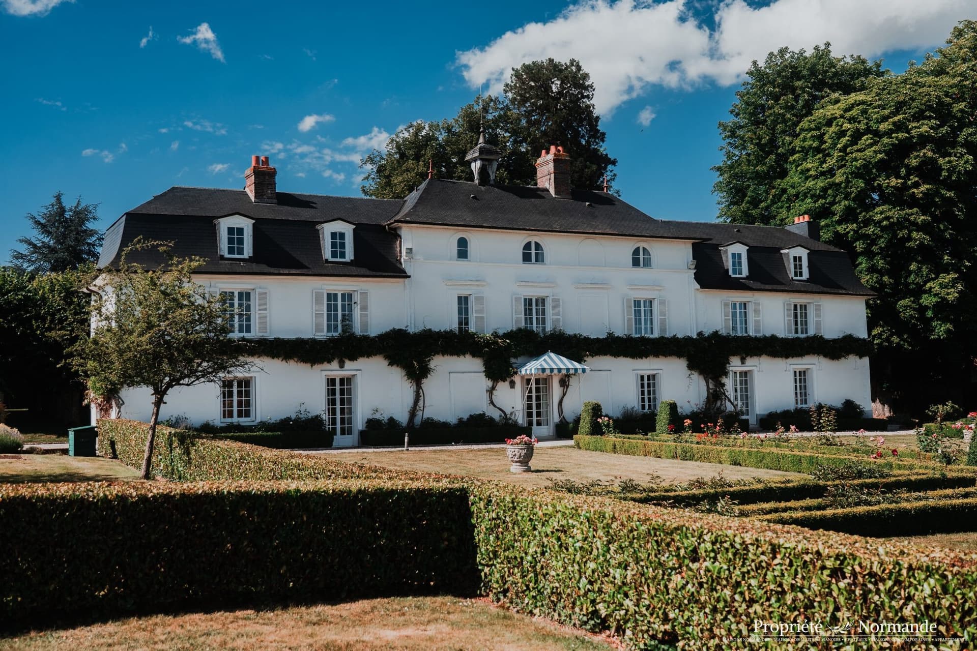 Elegant Directoire Château With Extensive Grounds And Multiple Outbuildings 2