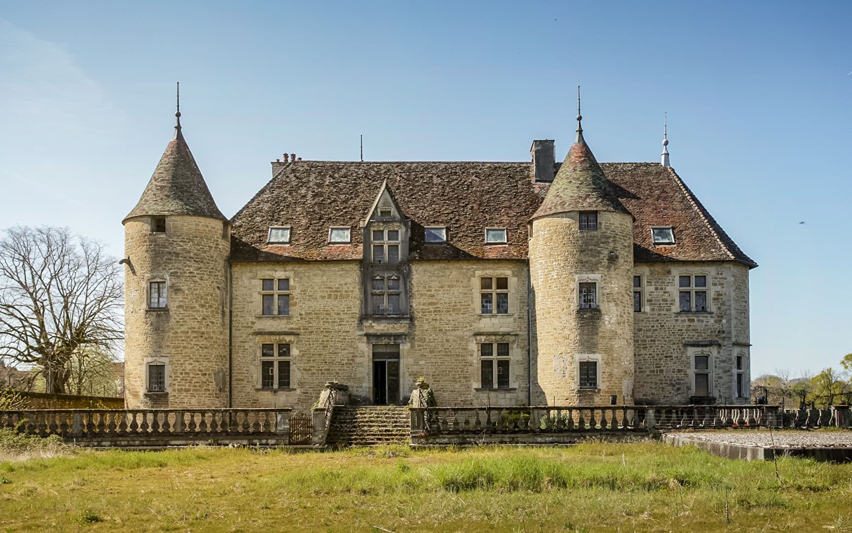 Historic Château with 800 Sqm Living Space and 7 Hectares of Grounds 3