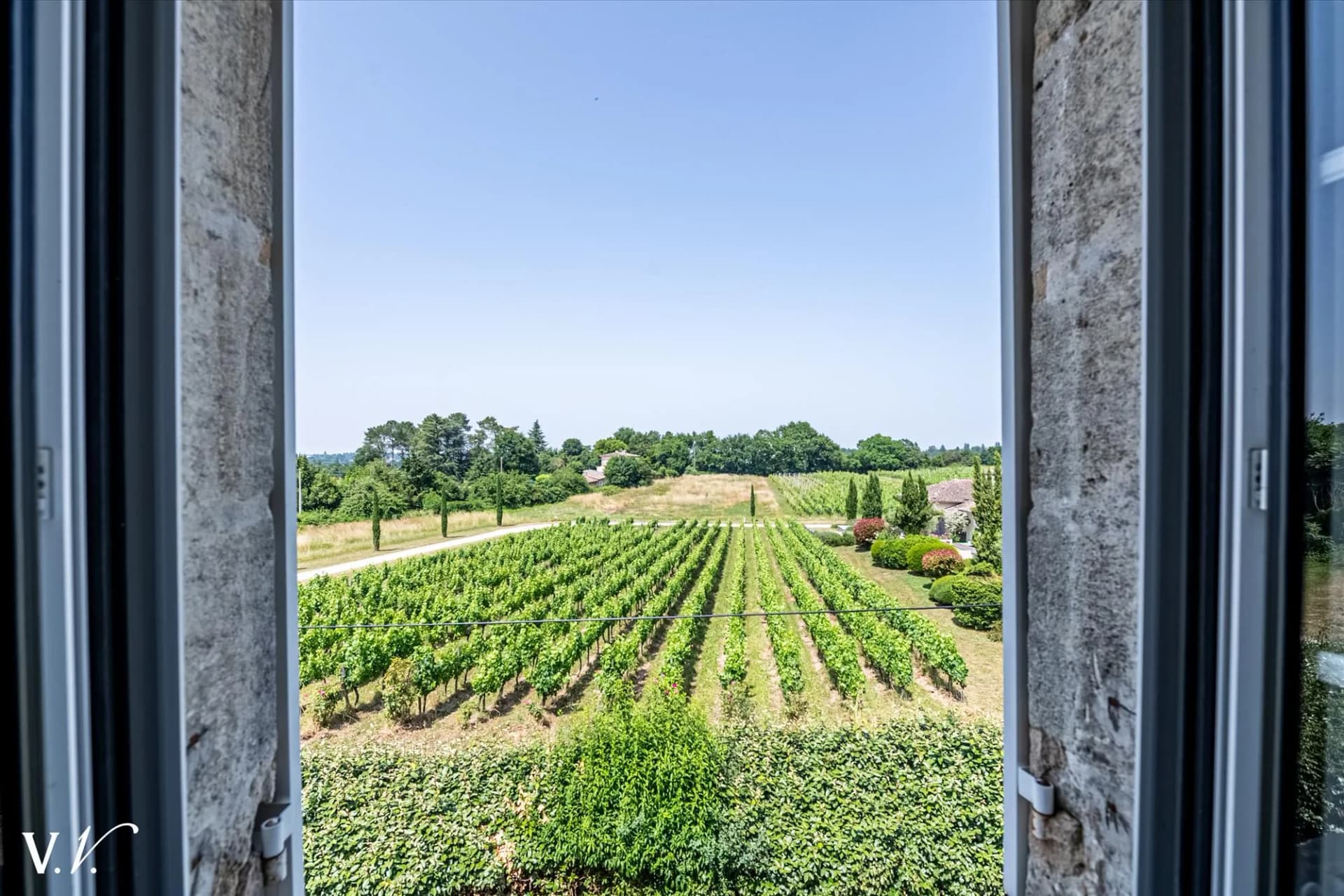 Château with 4 Bedrooms and Landscaped Outdoor Area 2