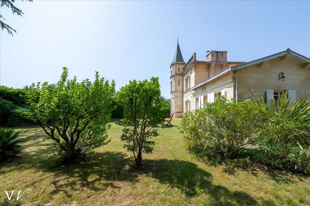 Château with 4 Bedrooms and Landscaped Outdoor Area 3