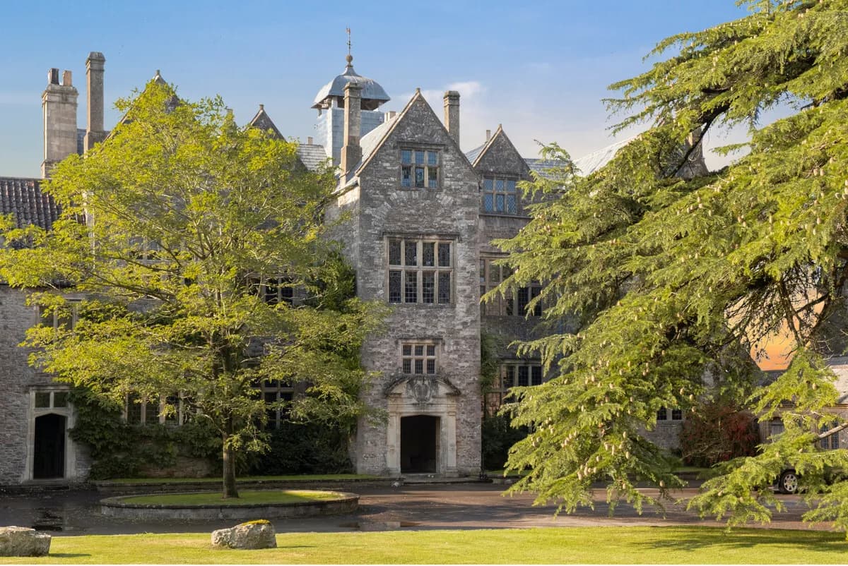 Historic 12th Century Country House With 9 Bedrooms And Stunning Gardens 2