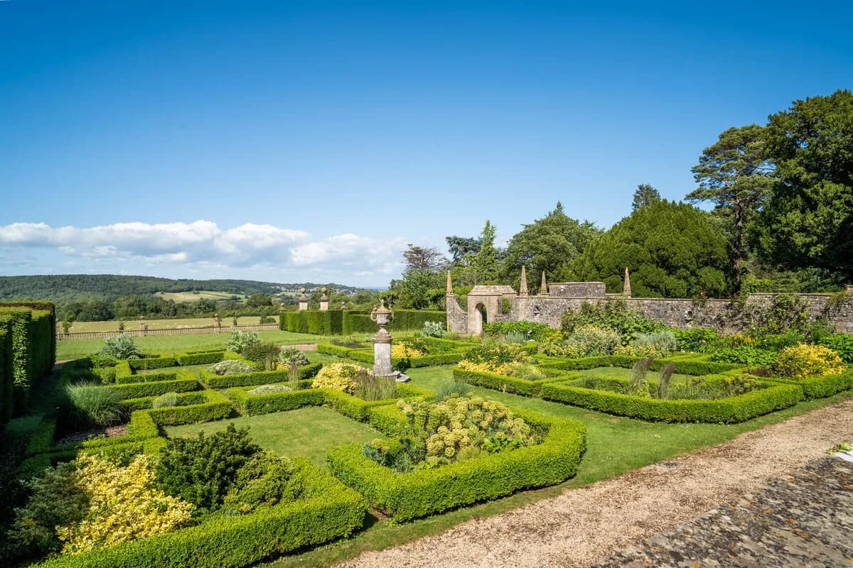Historic 12th Century Country House With 9 Bedrooms And Stunning Gardens 3