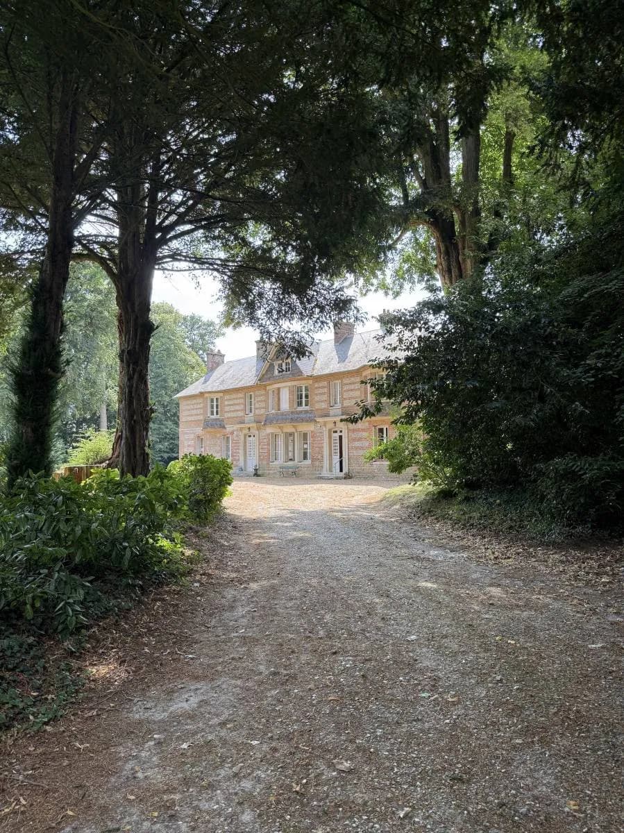 Elegant Manor Surrounded by Park and Meadows Near the Alabaster Coast 5