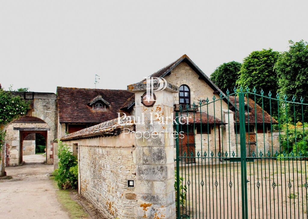 Stunning Equestrian Estate with Manor House and Holiday Cottages 3