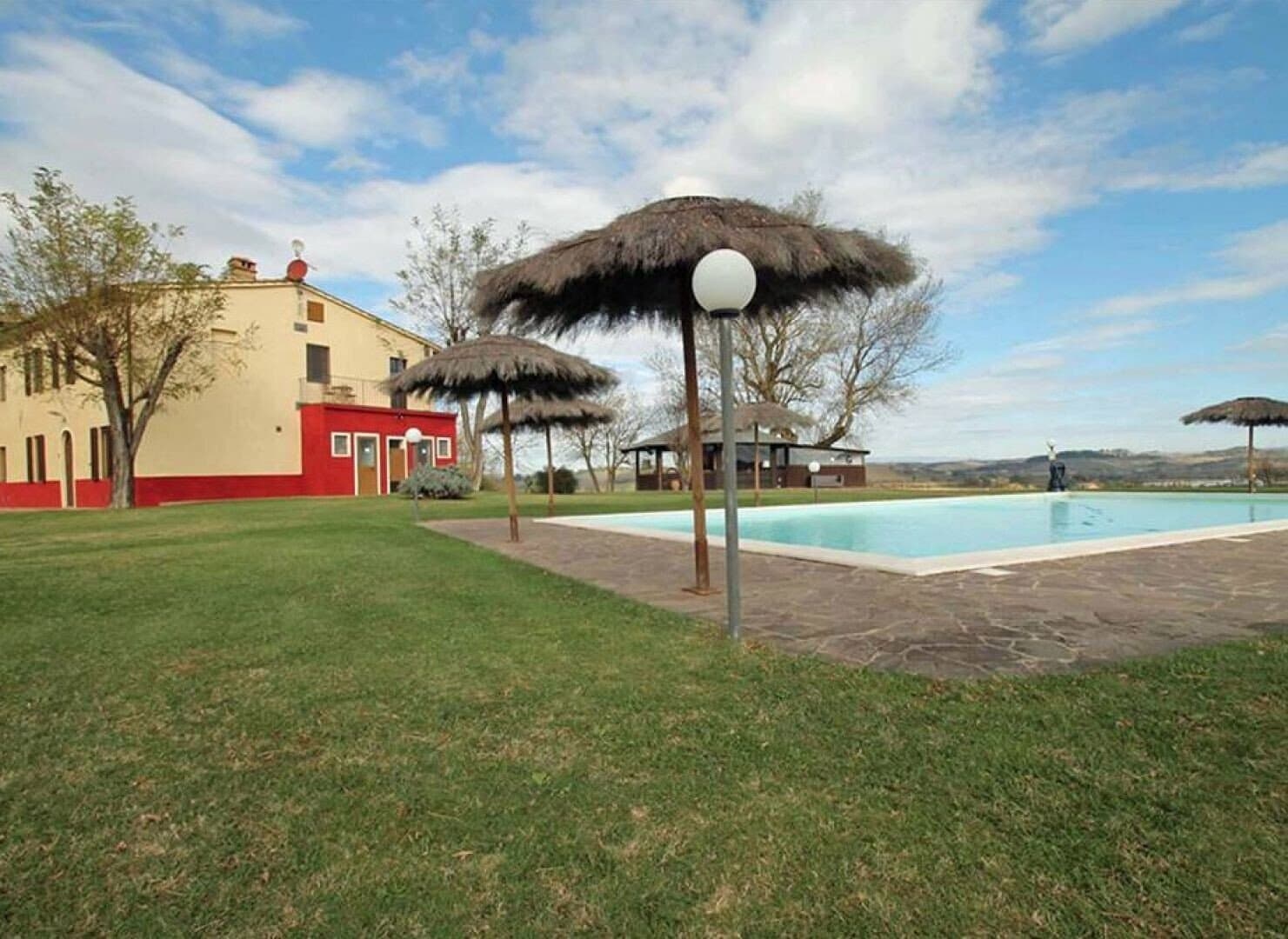 Historic Medieval Complex With Resort, Restaurant, And Pool Overlooking Val d’Arbia 5