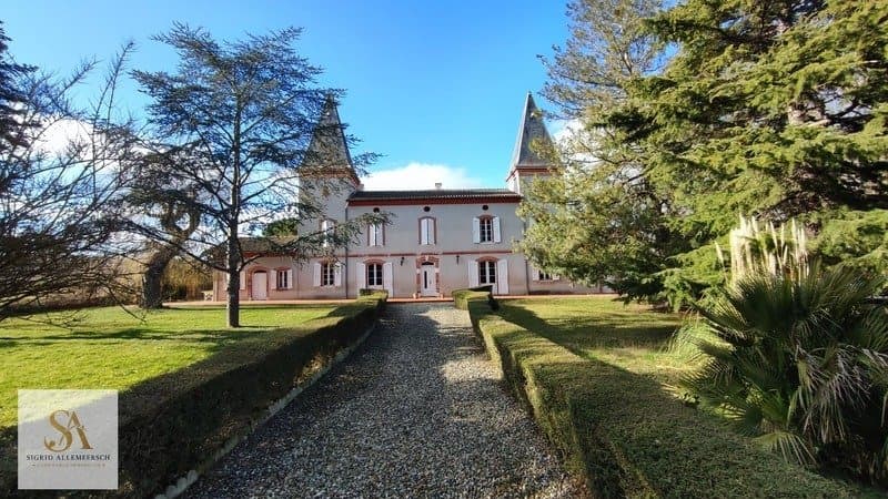 Château With Event Hosting Potential In A Wooded Park