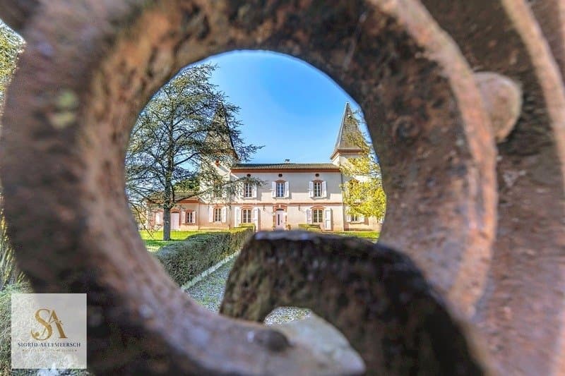 Château With Event Hosting Potential In A Wooded Park 2