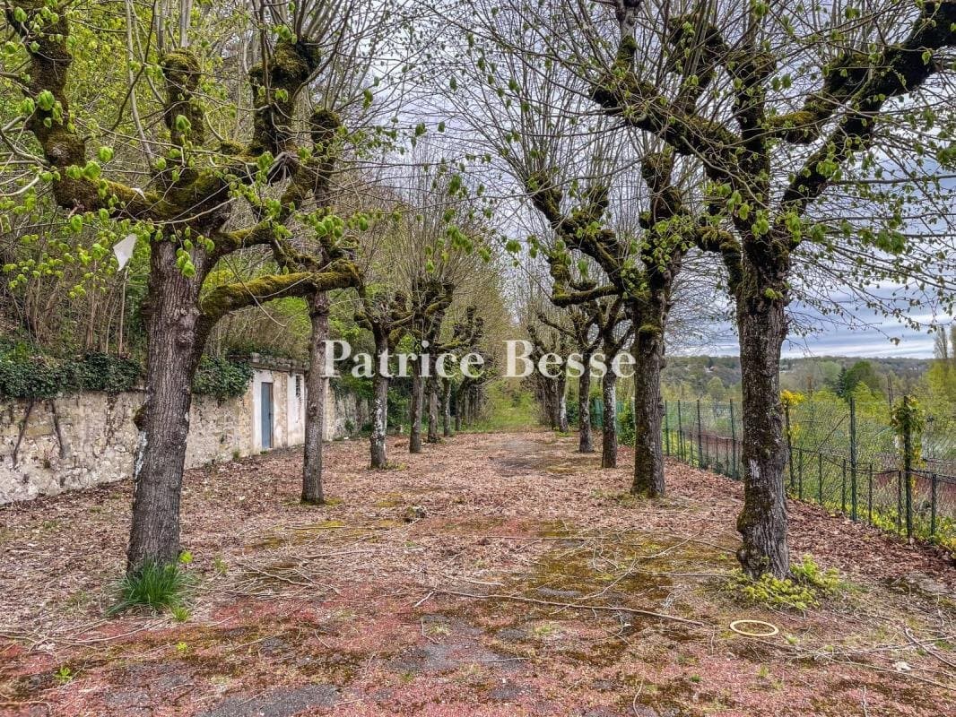 16th Century Royal Château With 19 Bedrooms And Extensive Grounds 3