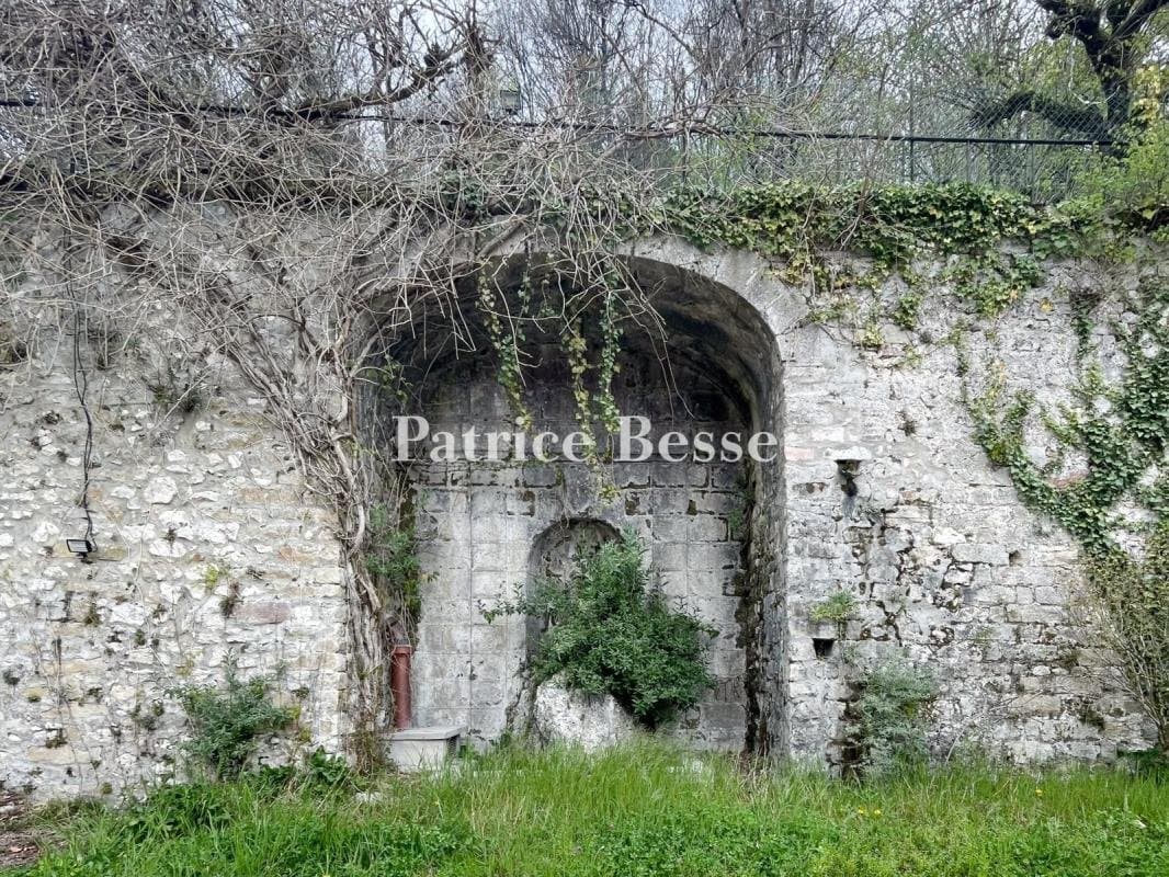 16th Century Royal Château With 19 Bedrooms And Extensive Grounds 4