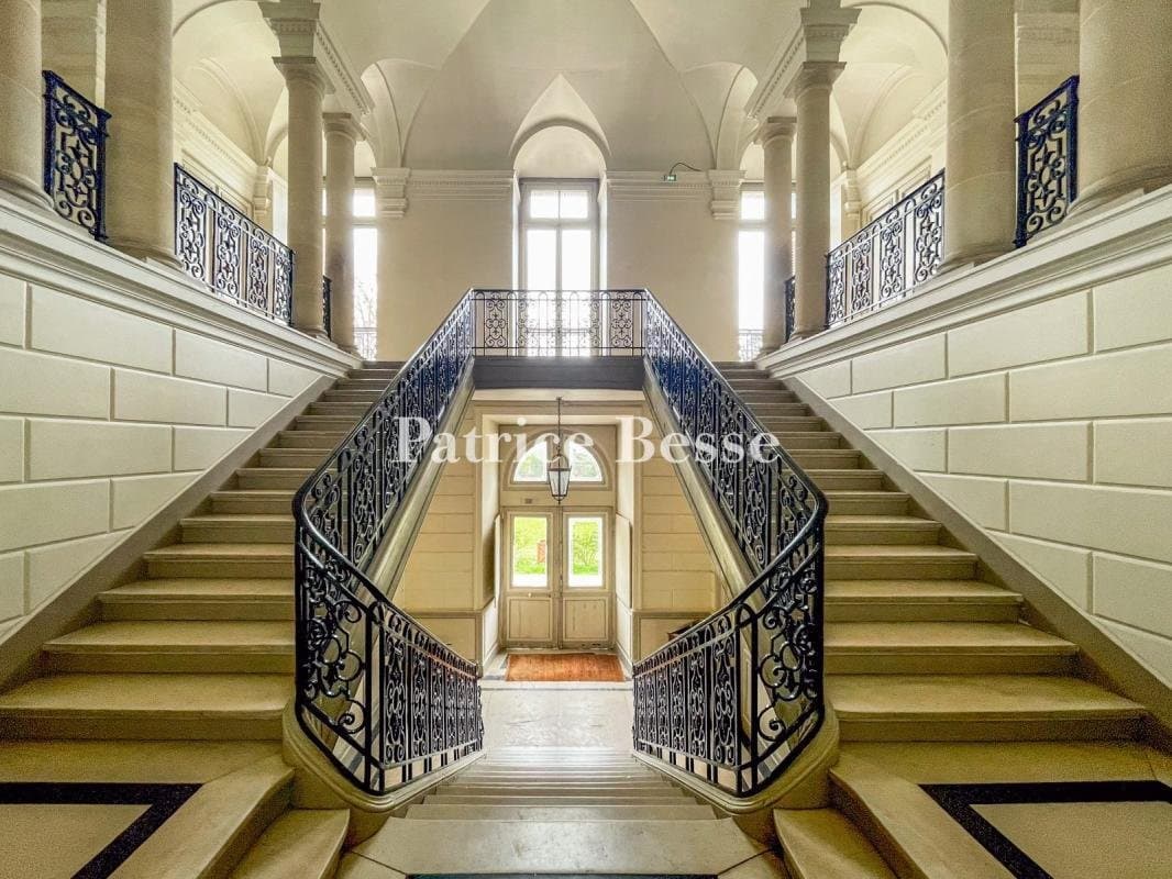 16th Century Royal Château With 19 Bedrooms And Extensive Grounds 5