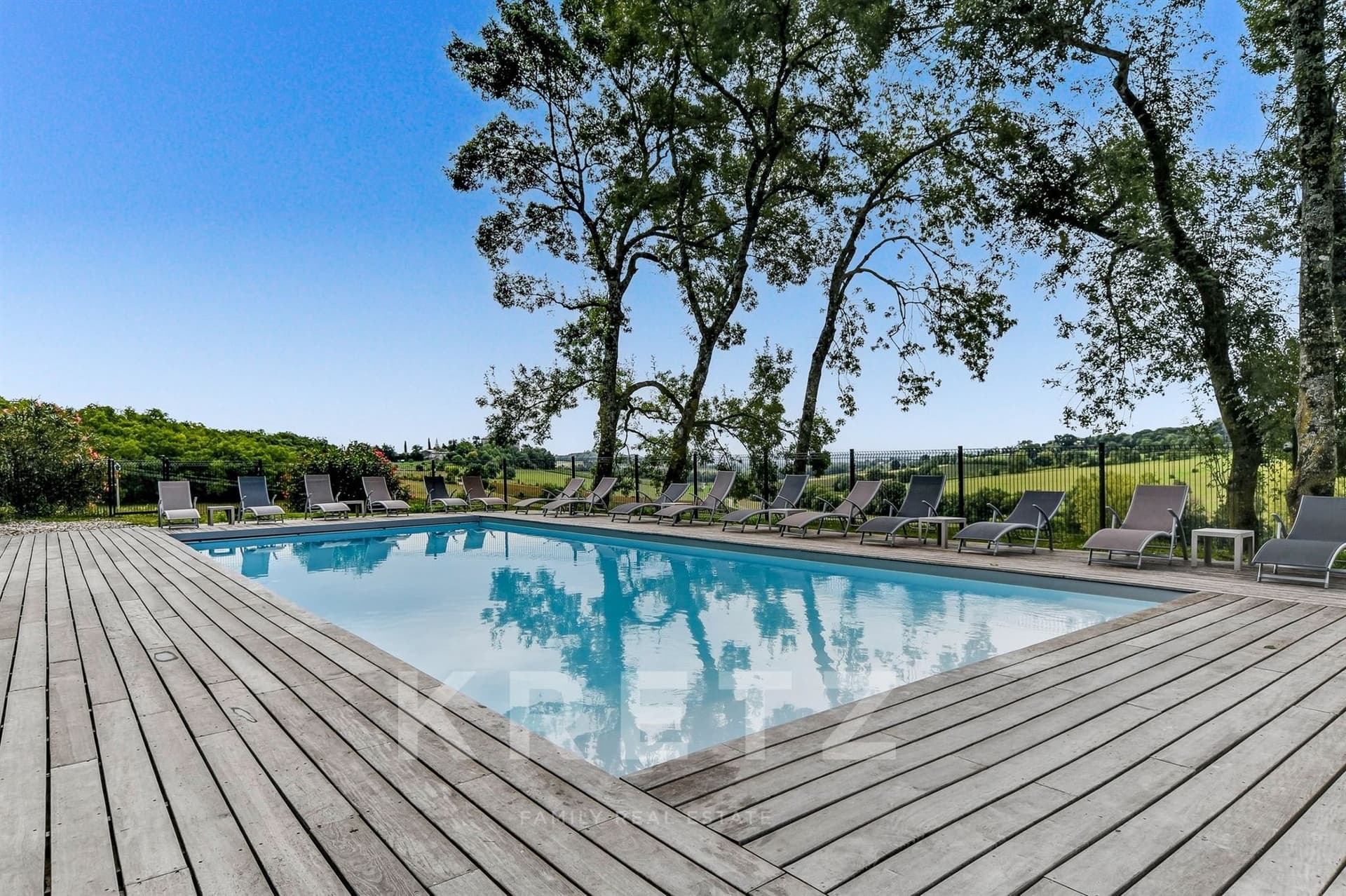 Renovated 13th Century Château With 18 Suites And Heated Pool