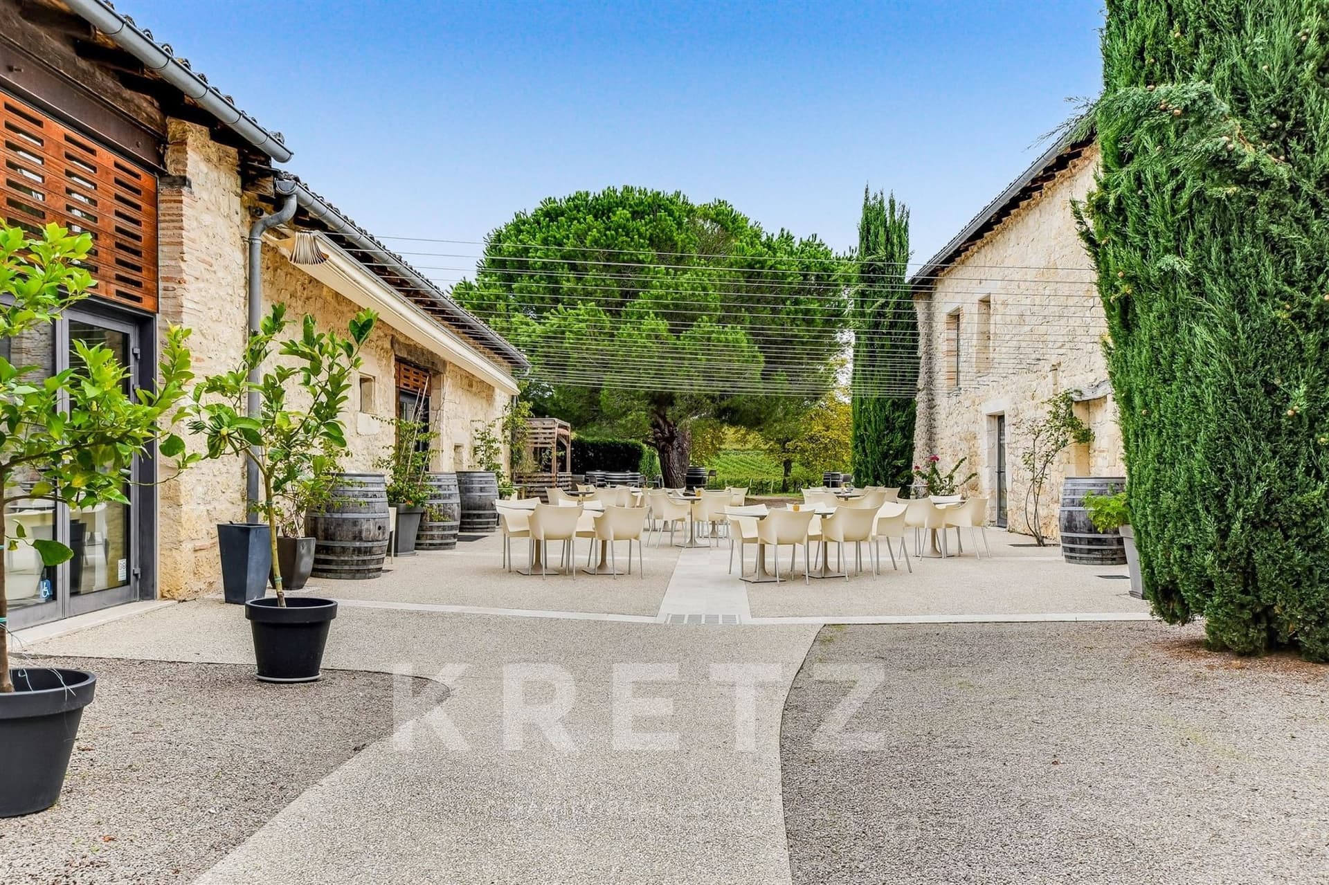 Renovated 13th Century Château With 18 Suites And Heated Pool 5