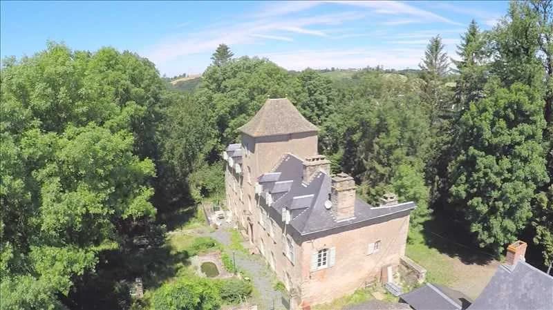 Château with 8 Bedrooms and 475 Sqm Living Space in a 1.25 Hectare Park 3