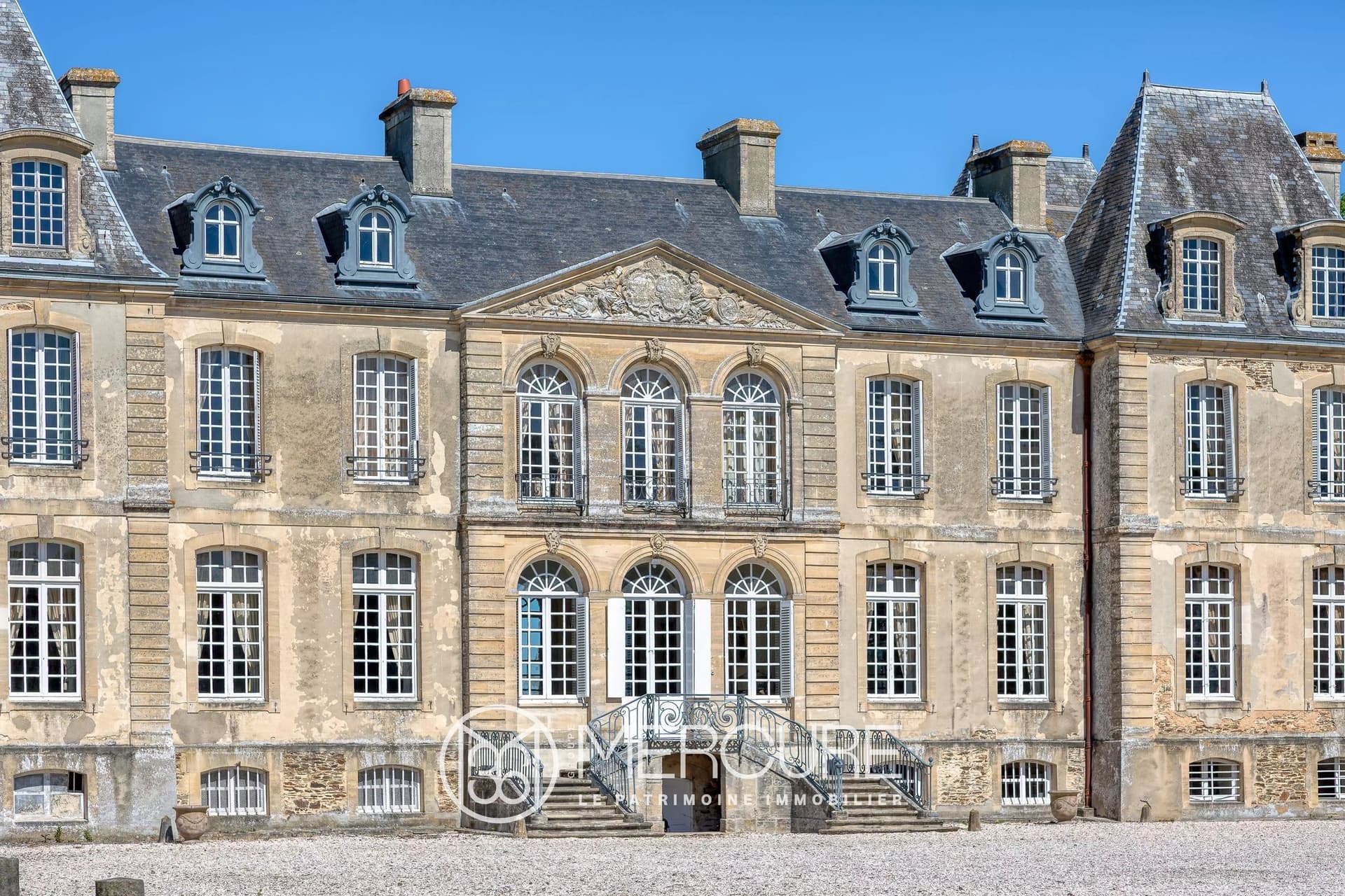 Elegant 18th Century Château With English Park And Extensive Grounds
