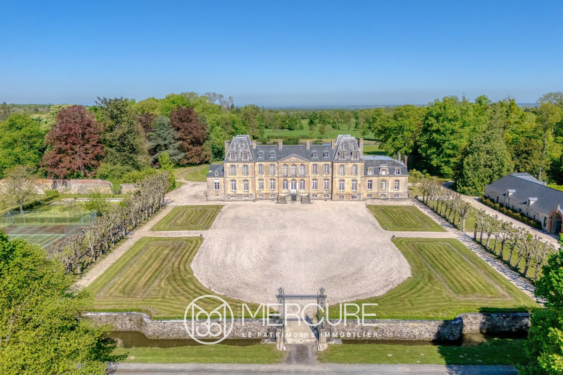 Elegant 18th Century Château With English Park And Extensive Grounds 3