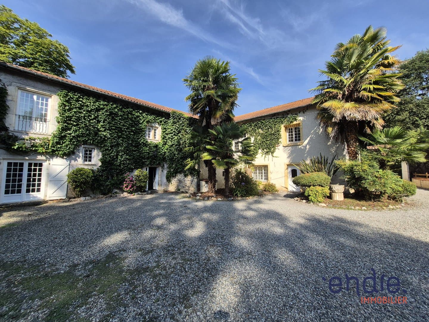 Historic Castle With 12 Bedrooms And Swimming Pool 5
