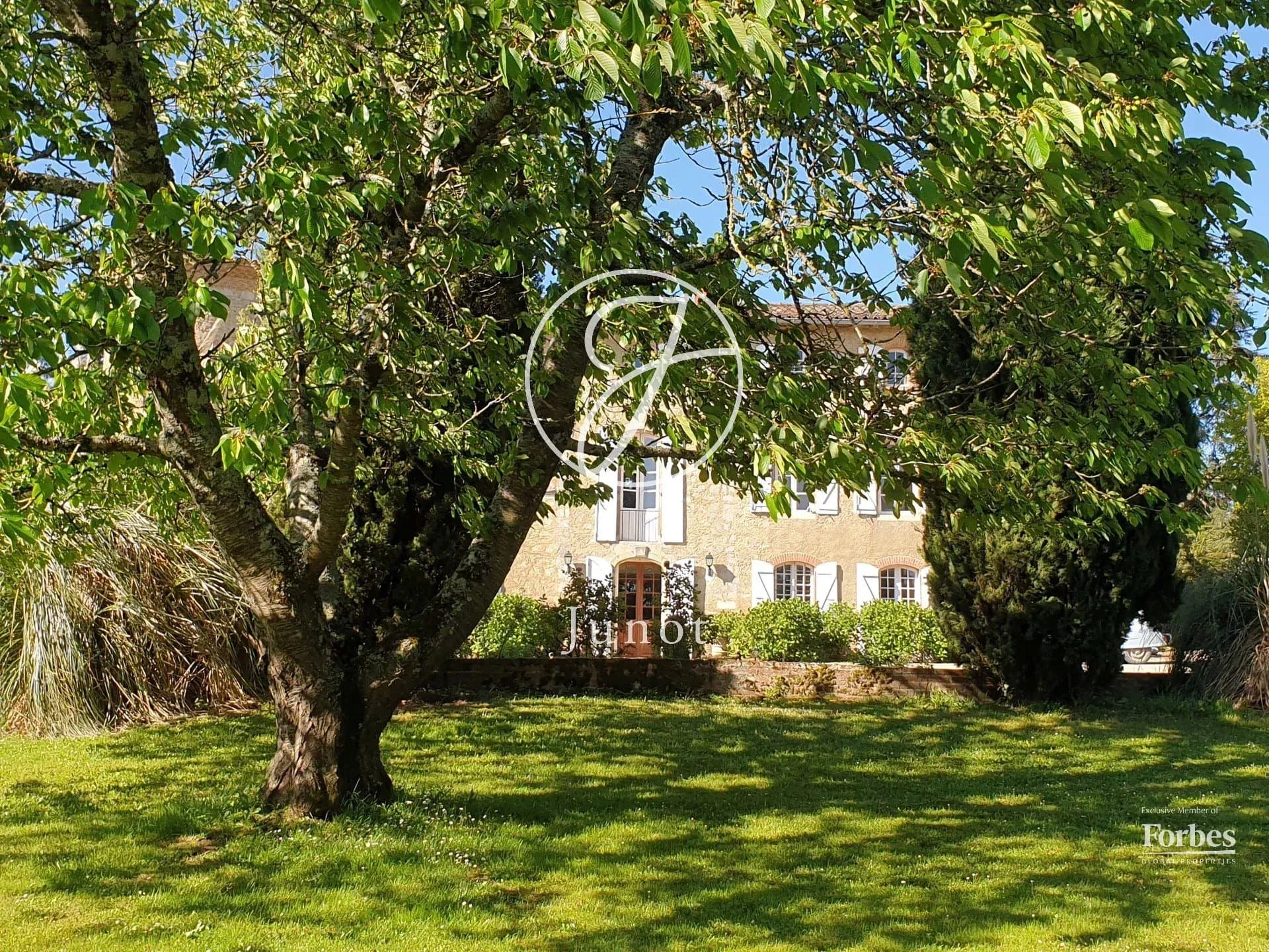 Elegant 15th Century Château With Extensive Grounds Near Toulouse 5