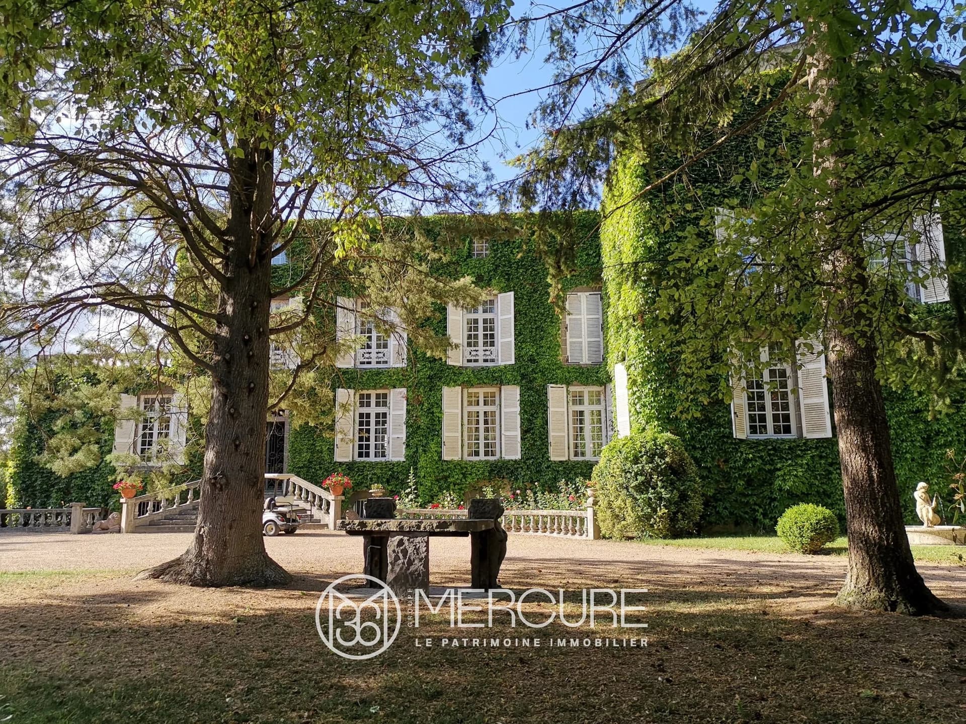 Outstanding 18th Century Château With Swimming Pool And Large Outbuildings — Château for sale in France