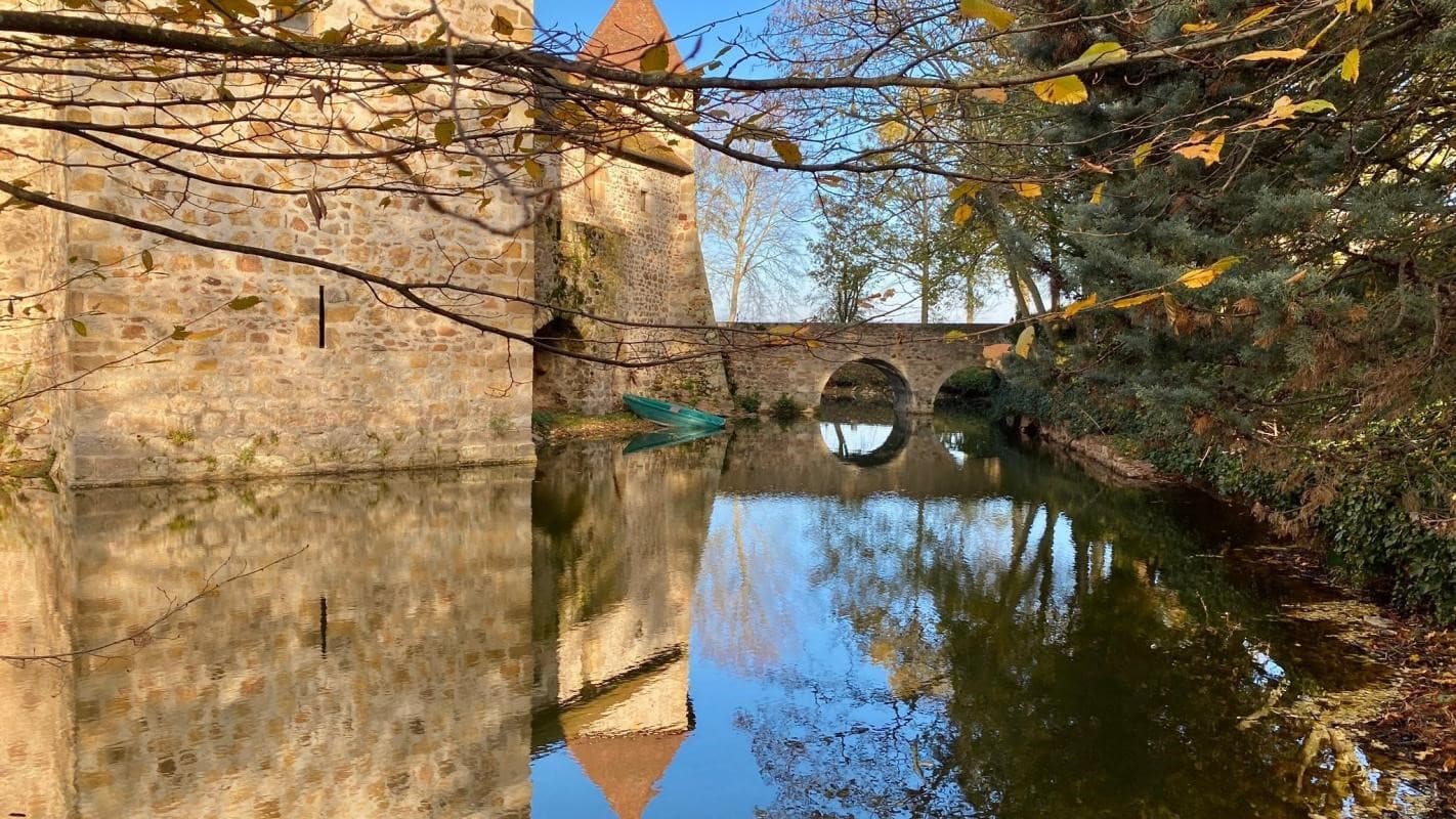 Charming Castle with Balcony and Swimming Pool 3