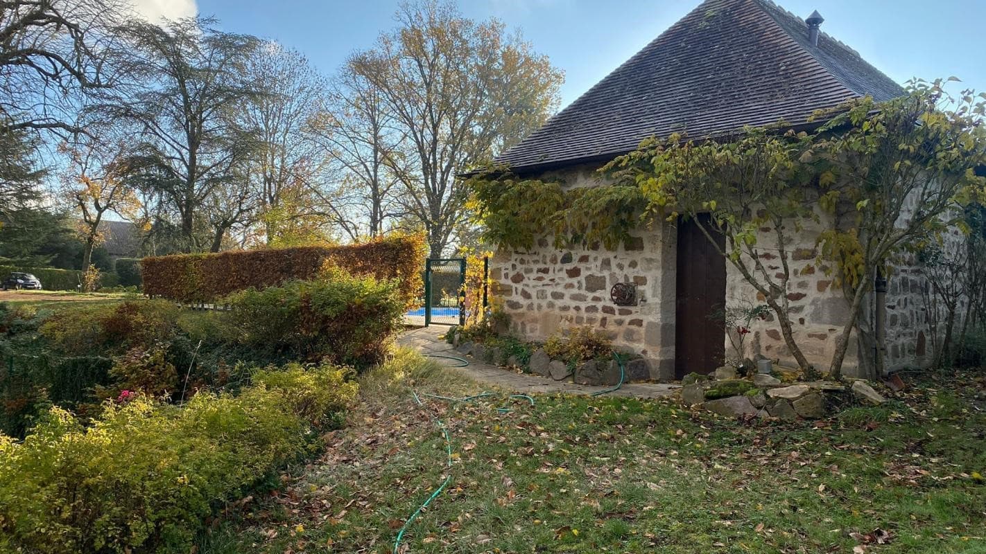 Charming Castle with Balcony and Swimming Pool 4