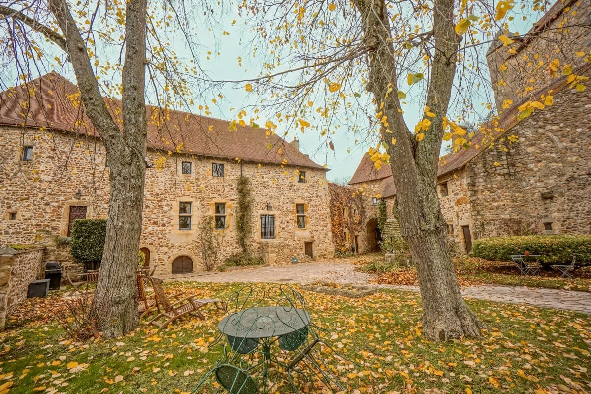 Charming Castle with Balcony and Swimming Pool 5