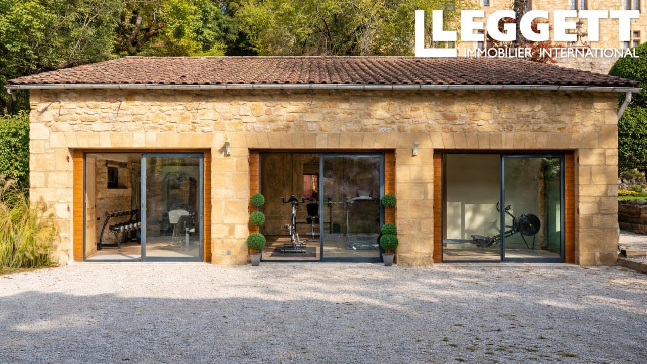 Exceptional Château With Panoramic Views And Extensive Grounds 4
