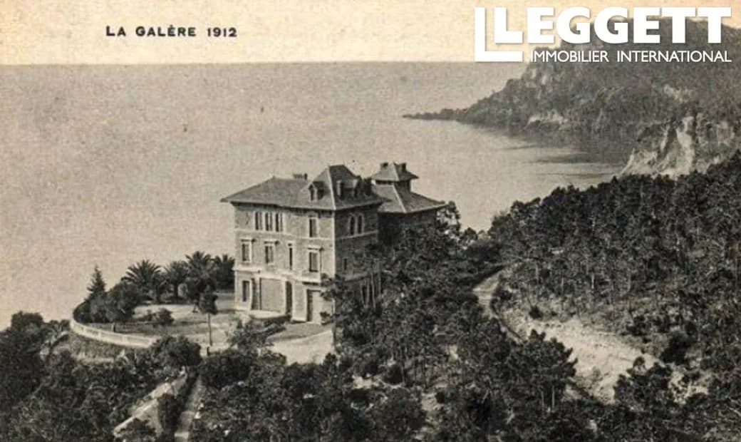 Historic Property With Sea Views In Théoule-sur-Mer
