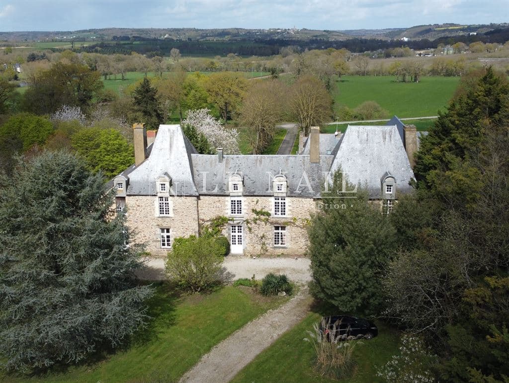 Elegant 17th- and 18th-Century Château in Upper Brittany 3