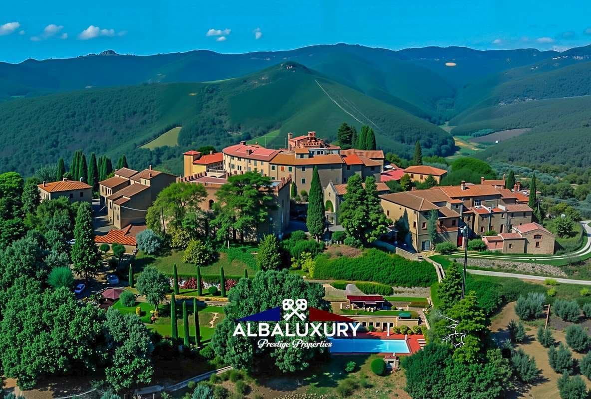 Luxury 12th Century Castle With Garden And Swimming Pool 5