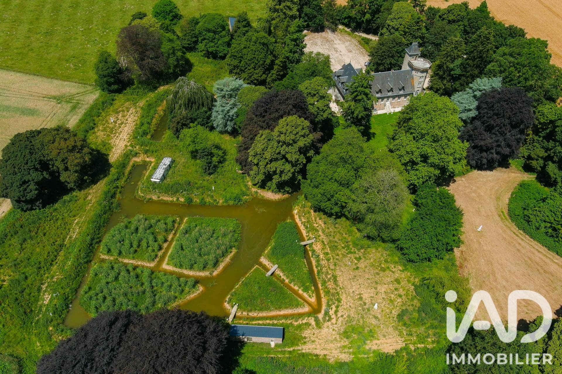 Spacious 1800 Castle With 16 Bedrooms And 6 Bathrooms 4