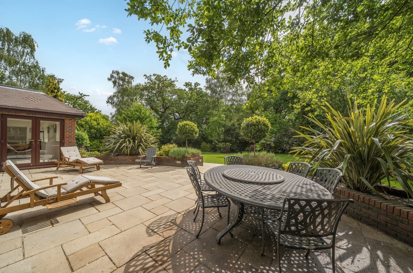 Exceptional Residence With Cinema Room And Landscaped Gardens 5